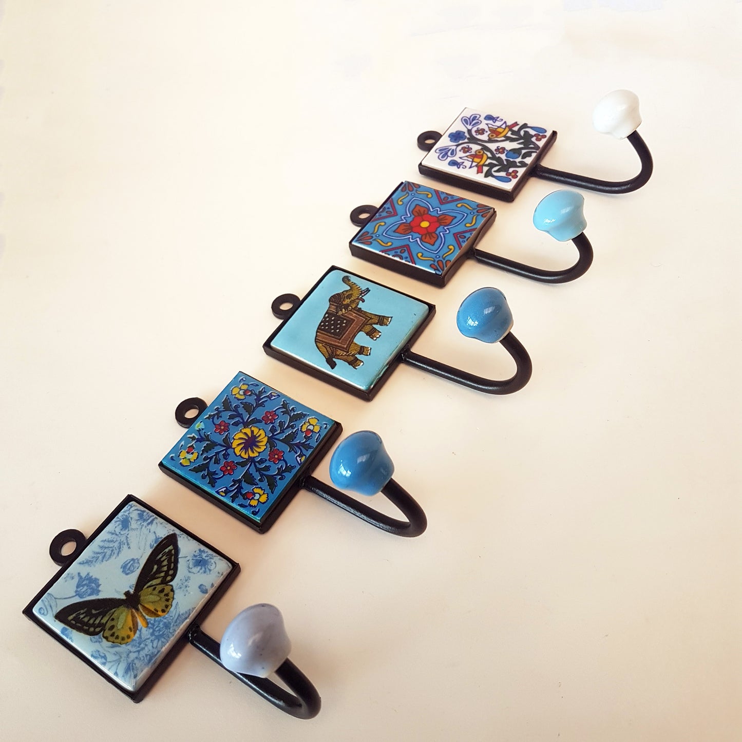 Set of 5 Home Décor Wall Hooks in Sky Blue & White