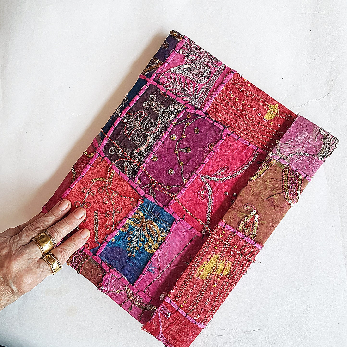 Livre d'or de journal patchwork fuchsia et rouge XL. Couverture rigide reliée en tissu.