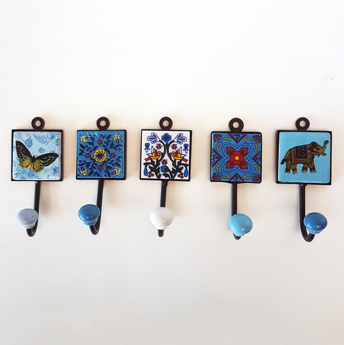 Set of 5 Home Décor Wall Hooks in Sky Blue & White