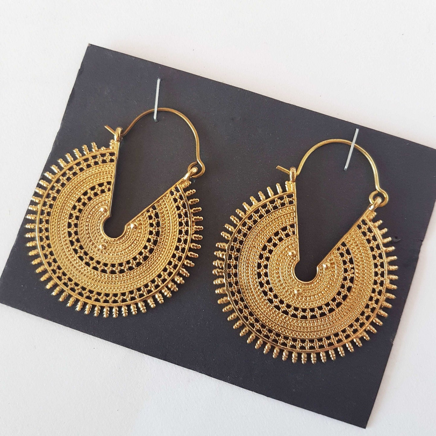 Bronze filigree hanging disc earrings. Solid hoop tribal look earrings with an intricate geometric desgn. Also available in antique silver. - Vintage India Ca