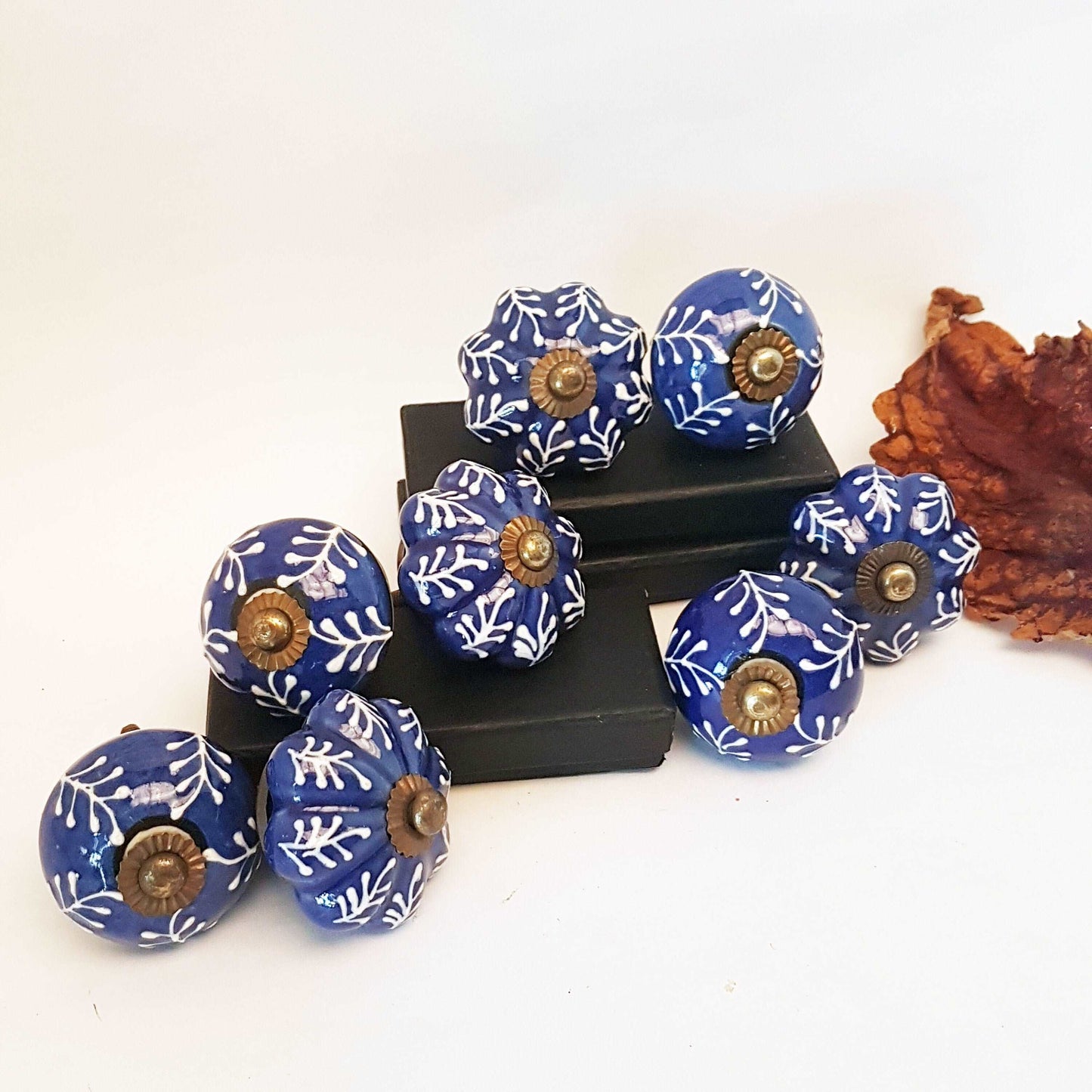 8 piece set of hand painted cabinet knob drawer pulls. 8 Delft cobalt blue & white embosssed knobs. Antique copper finish hardware fittings. - Vintage India Ca