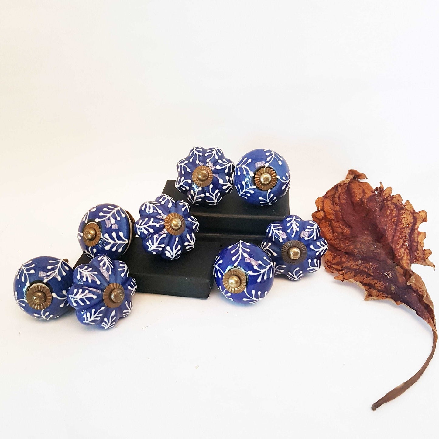 8 piece set of hand painted cabinet knob drawer pulls. 8 Delft cobalt blue & white embosssed knobs. Antique copper finish hardware fittings. - Vintage India Ca