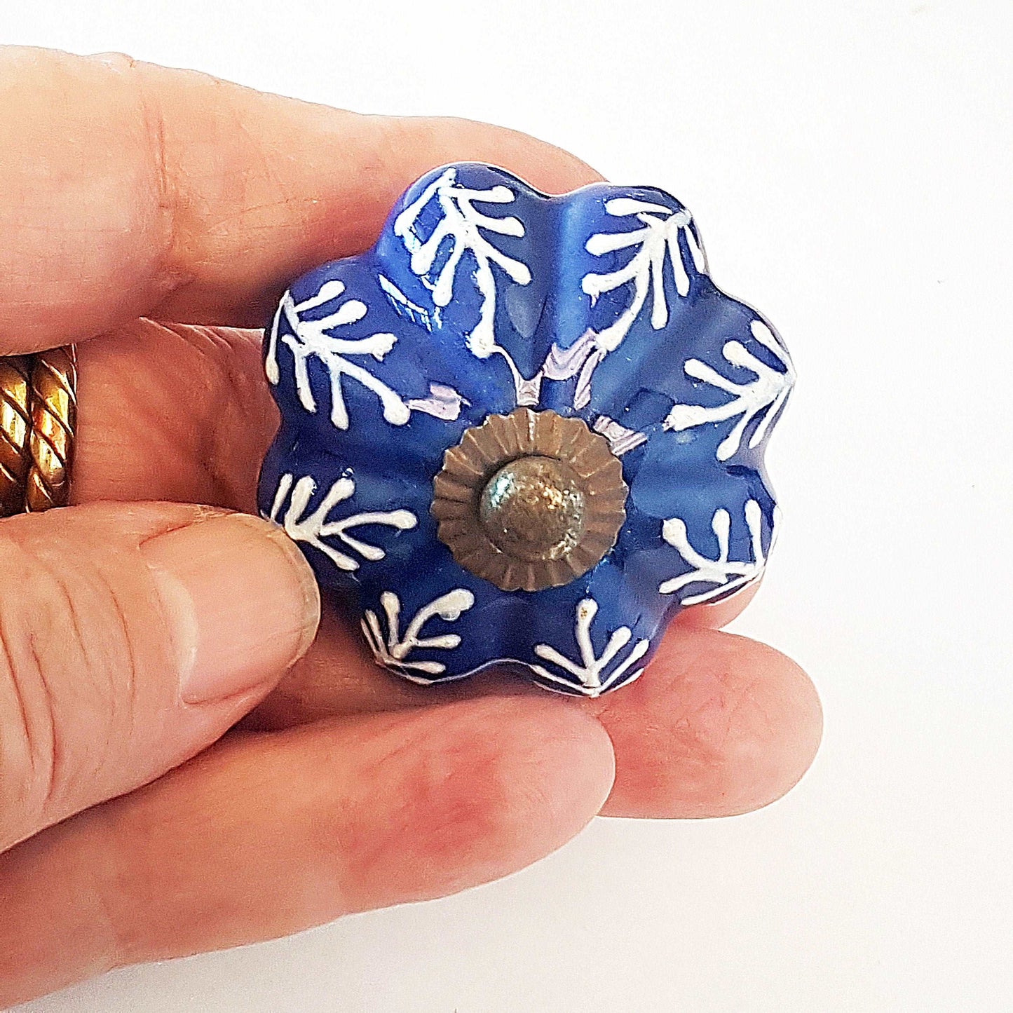8 piece set of hand painted cabinet knob drawer pulls. 8 Delft cobalt blue & white embosssed knobs. Antique copper finish hardware fittings. - Vintage India Ca
