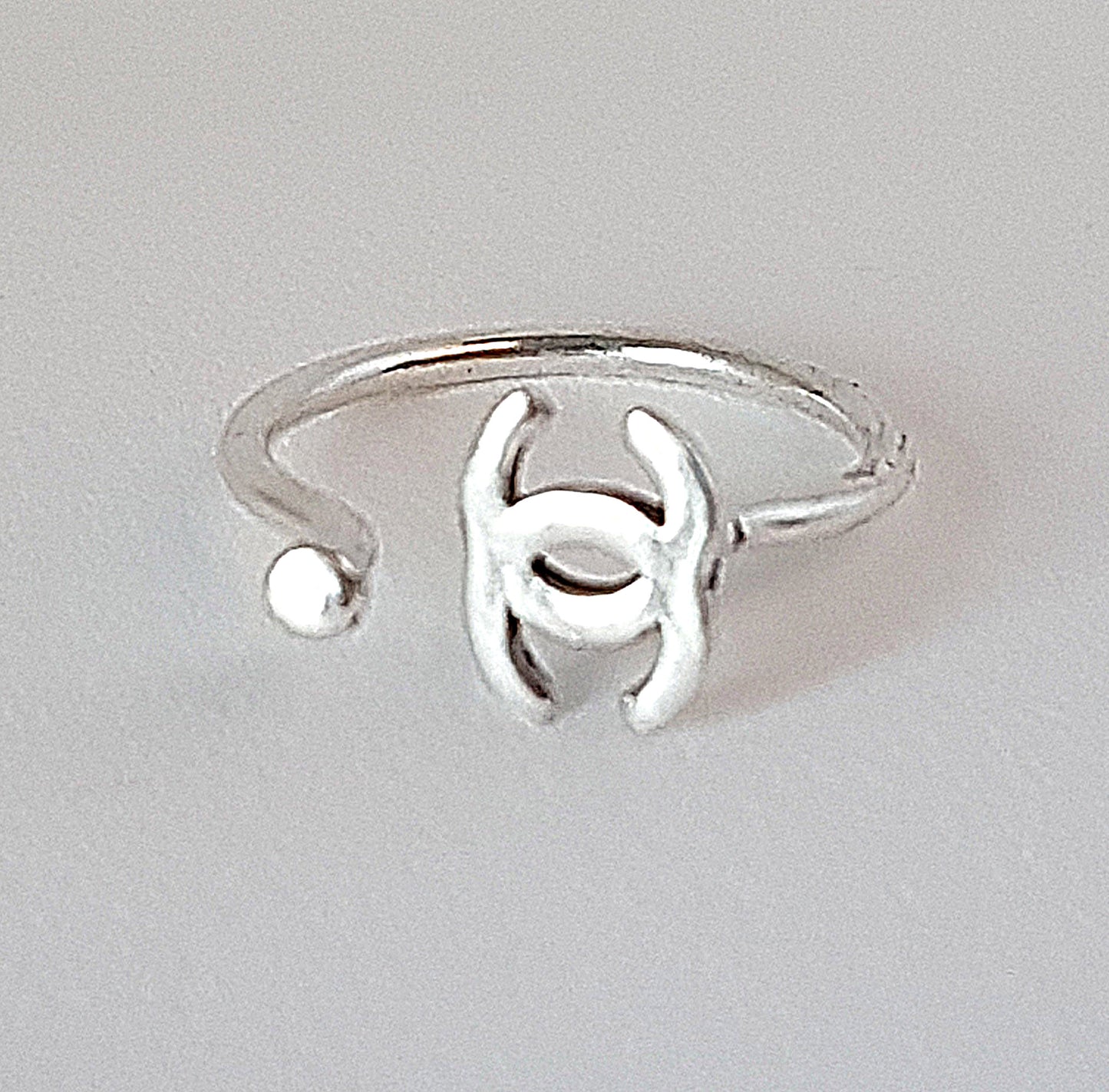 Ensemble de 5 bagues en argent délicates. Tailles réglables, design celtique. Labyrinthe triangulaire carré soleil lune. À porter sur le pouce et tous les doigts ou comme bague d'articulation.
