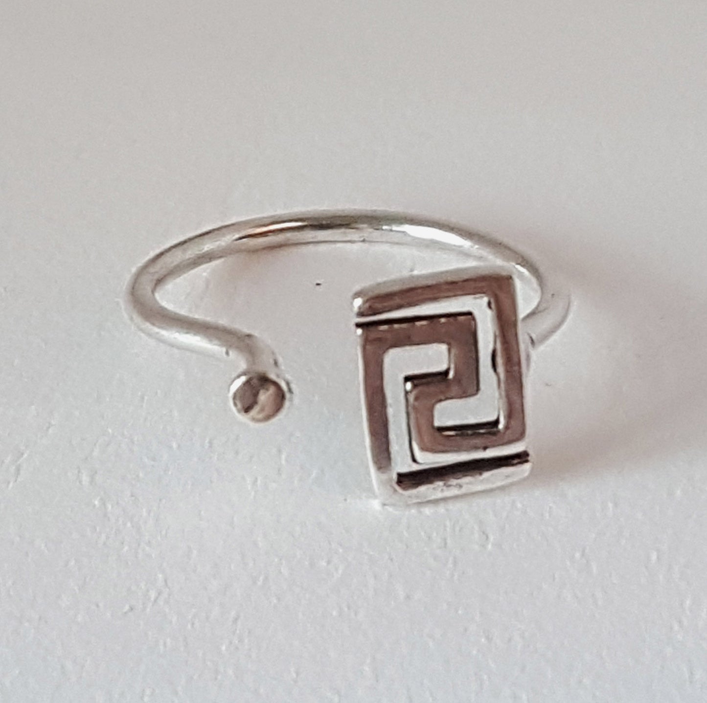Ensemble de 5 bagues en argent délicates. Tailles réglables, design celtique. Labyrinthe triangulaire carré soleil lune. À porter sur le pouce et tous les doigts ou comme bague d'articulation.
