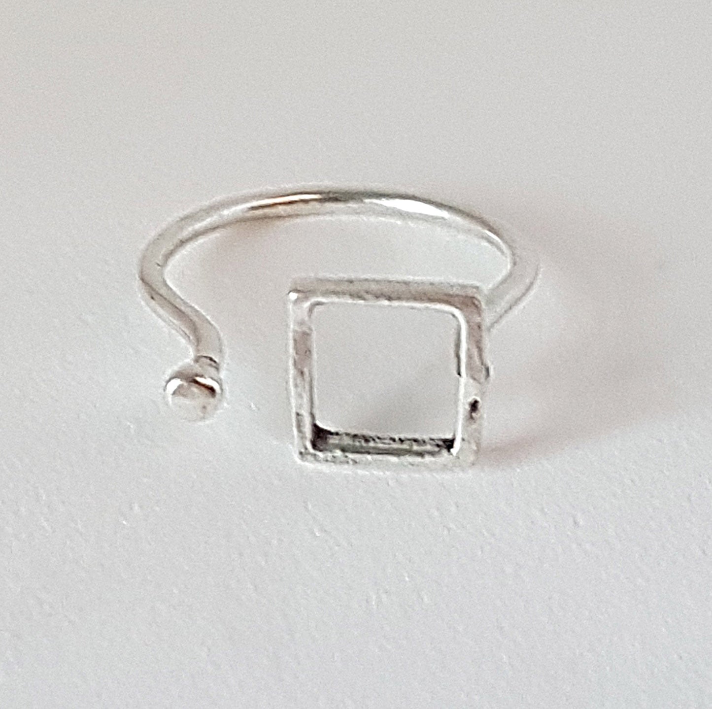 Ensemble de 5 bagues en argent délicates. Tailles réglables, design celtique. Labyrinthe triangulaire carré soleil lune. À porter sur le pouce et tous les doigts ou comme bague d'articulation.