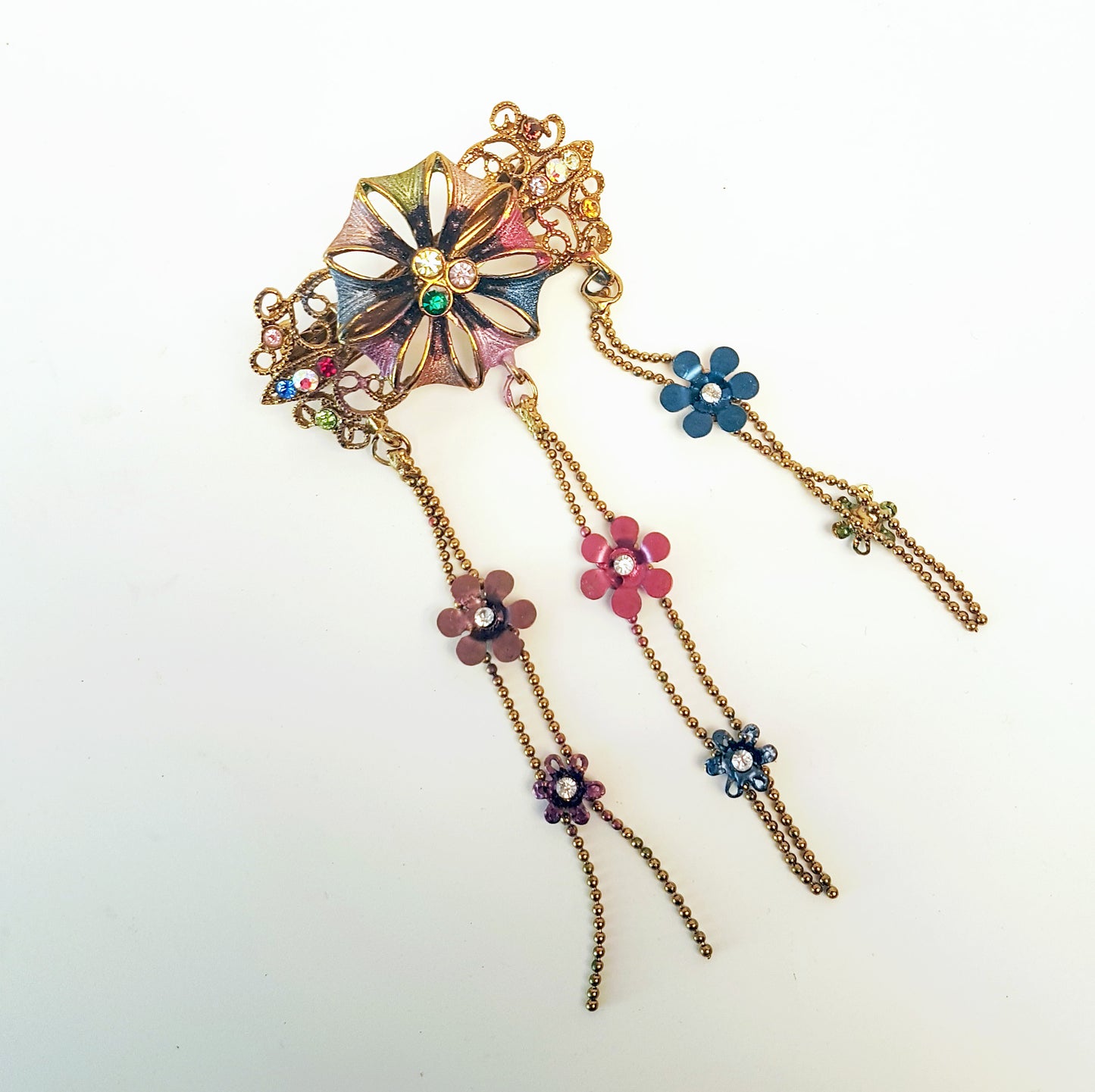 Barrette à cheveux vintage dans un motif floral médiéval. Bijoux de cheveux avec strass dans des tons doux de rose et de bleu. Détails en métal doré.