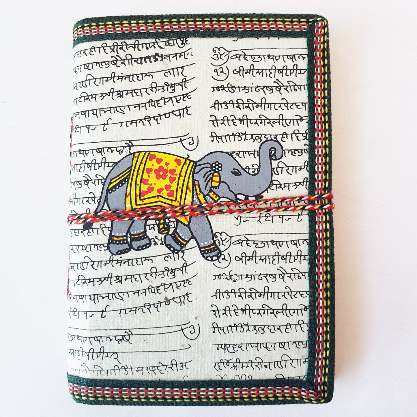 Journal d’éléphant-journal personnel-carnet de croquis 5 x 7 pouces. Conception de mantra sanscrit. Pages papier de qualité.
