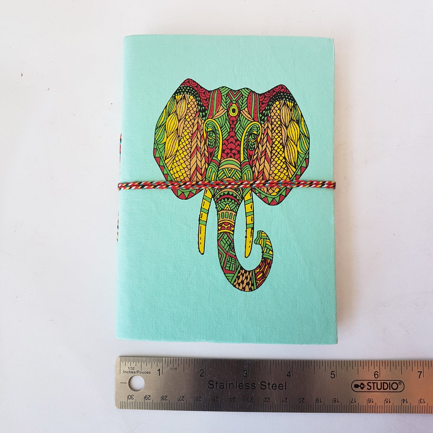 Carnet de notes éléphant 12,7 x 17,8 cm. Agenda doublé à couverture rigide relié à la main turquoise avec un motif d'éléphant psychédélique coloré. Livraison gratuite CA et USA.