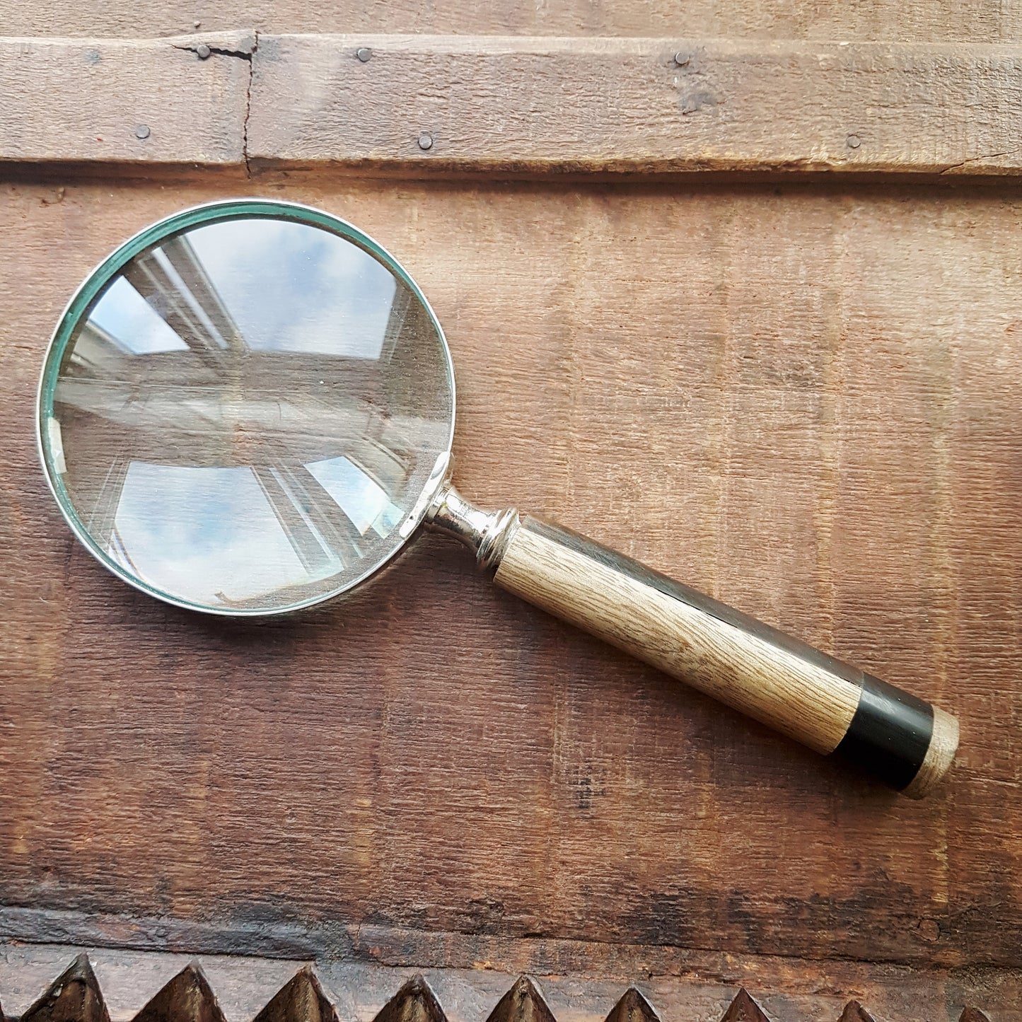 Magnifying glass hand lens in a vintage nautical style 9 inches long. 4 inch diameter lens with a marquetry design handle. Comes gift boxed