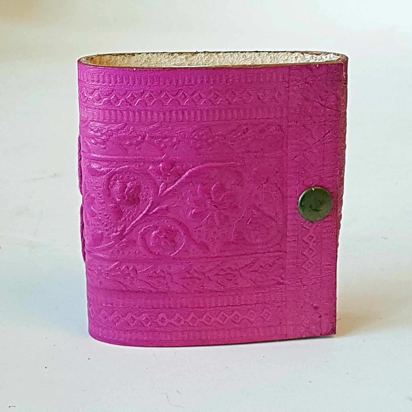 Set of 4 adorable leather bound pocket diaries. Minature 3 inch notebook sketchbook. Hand embossed flower design cover in 4 vivid colors. - Vintage India Ca