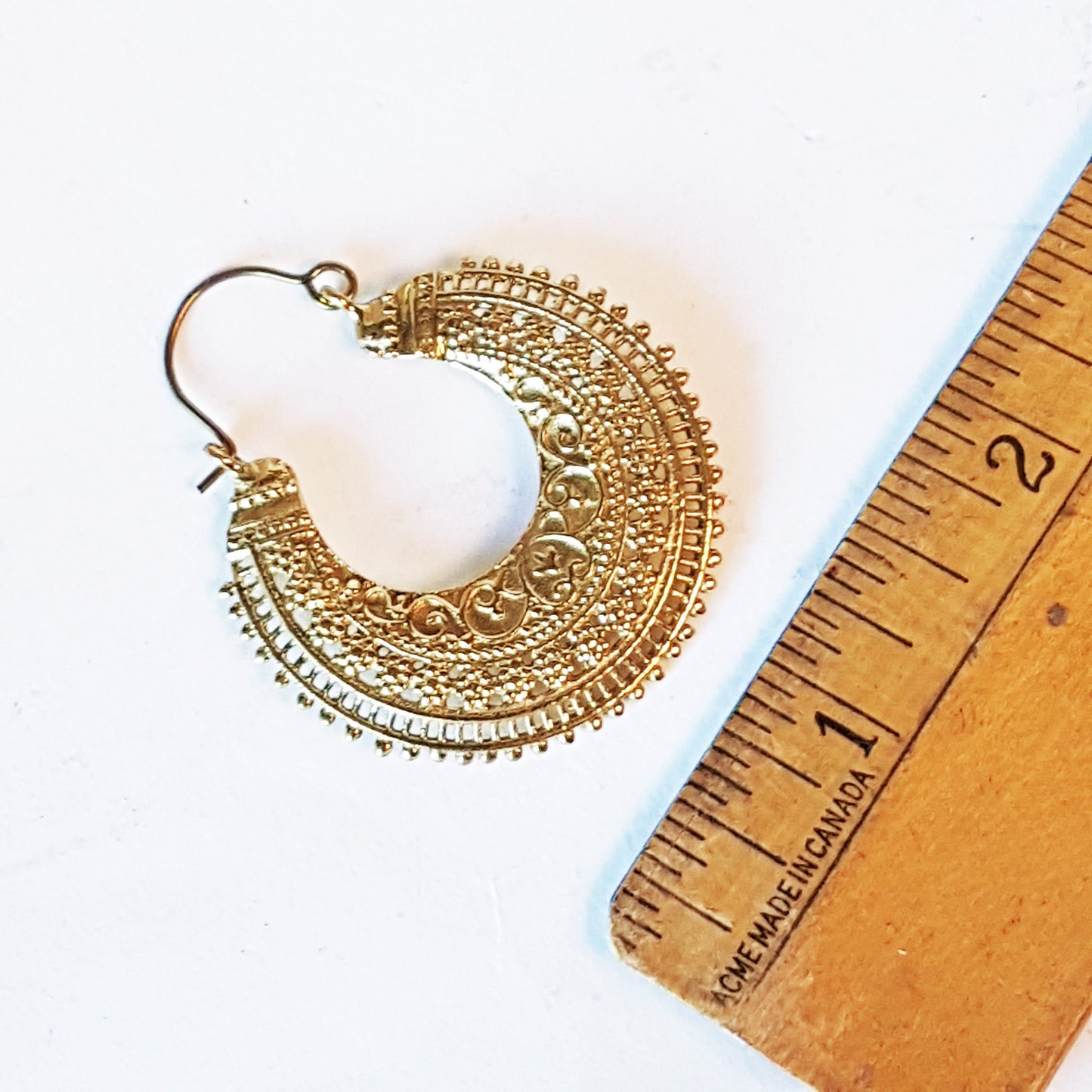 Large bronze finish embossed hoop earrings. Creole hanging earrings in gold metal with a dainty engraved design. Stainless steel wires. - Vintage India Ca
