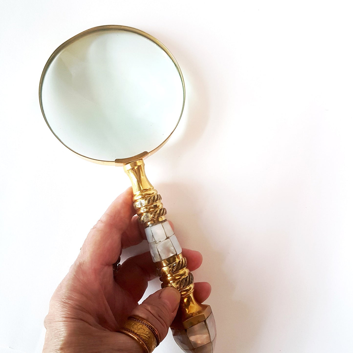 Vintage magnifying glass hand lens in antique brass design. Old world charm. Read small print easily, use for home & hobby. Photos stamps. - Vintage India Ca