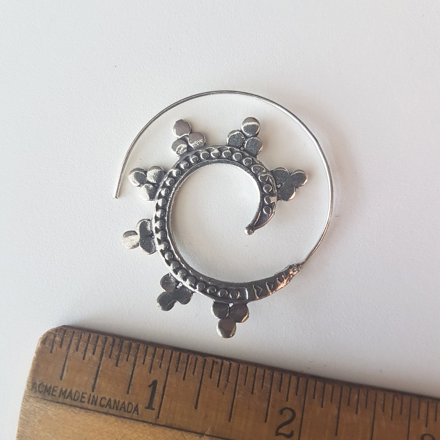 Silver threader earrings in open hoop spiral design. Boho tribal style in a unique hammered metal disc wave pattern. 1.75 inch diameter. - Vintage India Ca