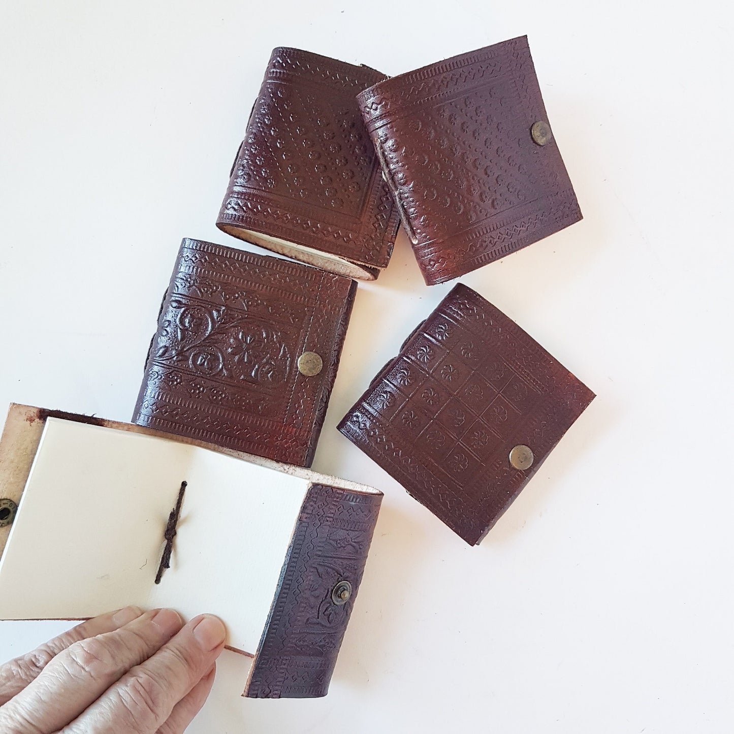 Set of 3 mini leather jotter booklets for purse and bag. Mini blank notebook set of 3 pieces with handy snap closure. To do list, doodler. - Vintage India Ca
