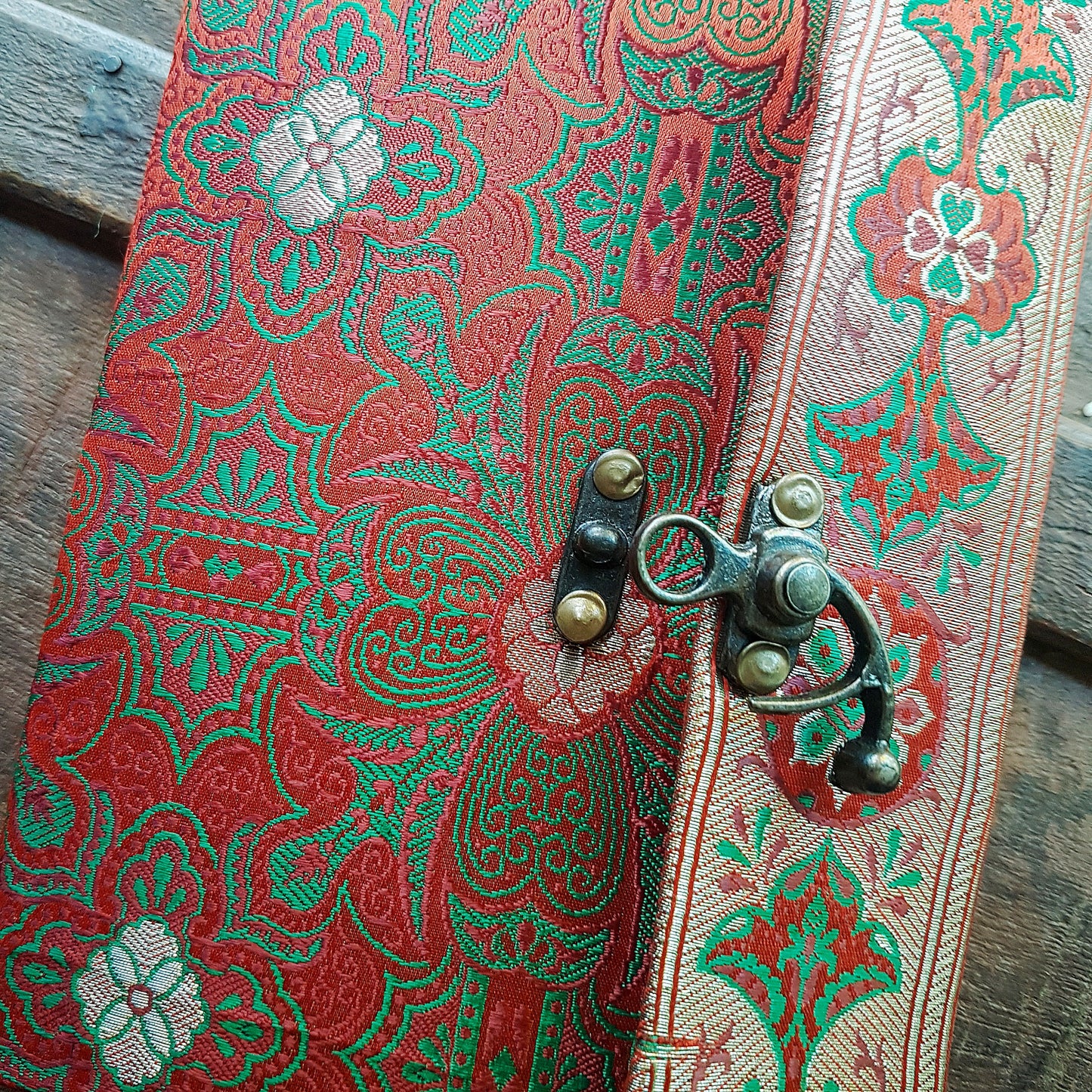 Vintage fabric sketchbook journal 5 by 7 inches. One of a kind blank book with artisan paper pages. Medieval look bronze metal lock closure. - Vintage India Ca