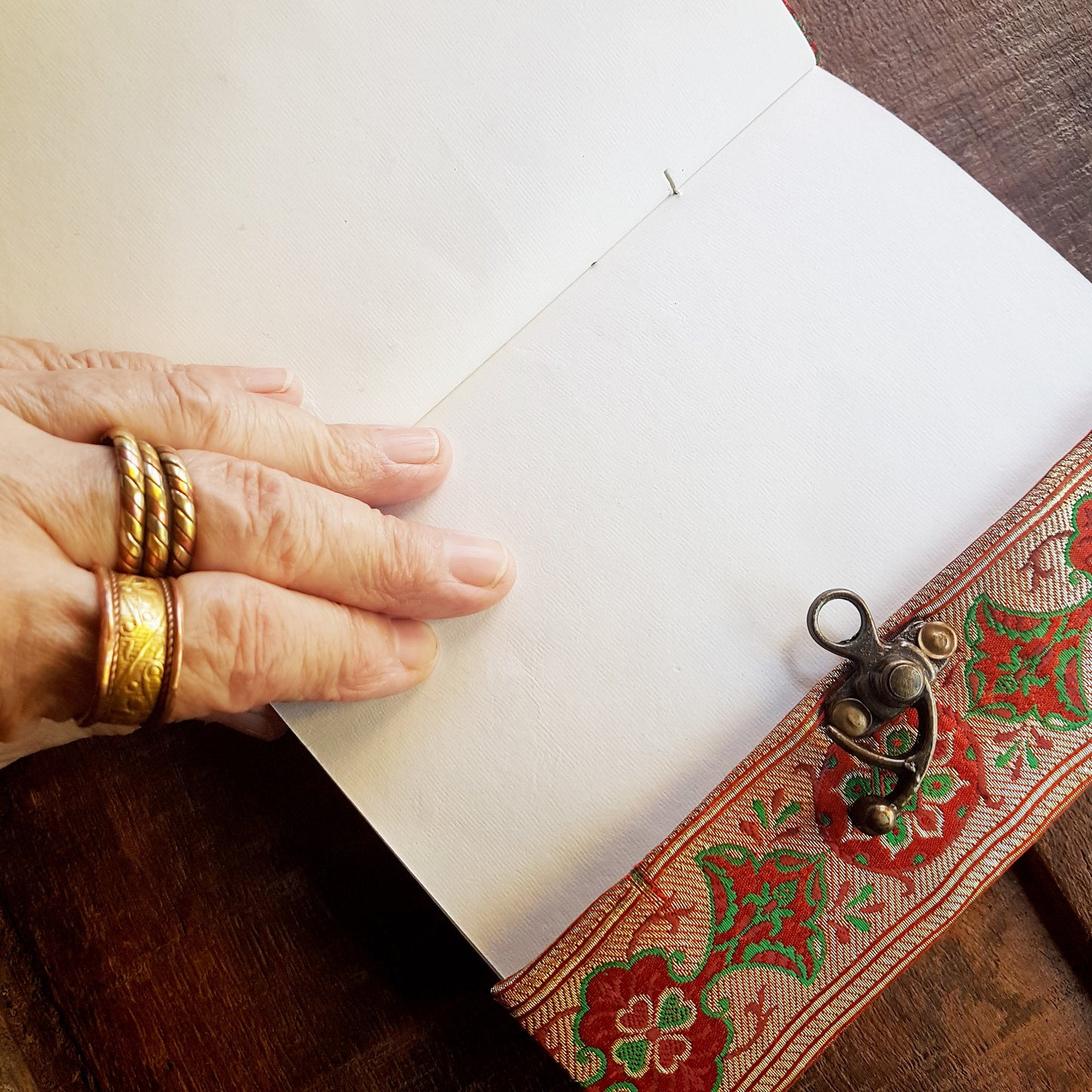 Vintage fabric sketchbook journal 5 by 7 inches. One of a kind blank book with artisan paper pages. Medieval look bronze metal lock closure. - Vintage India Ca