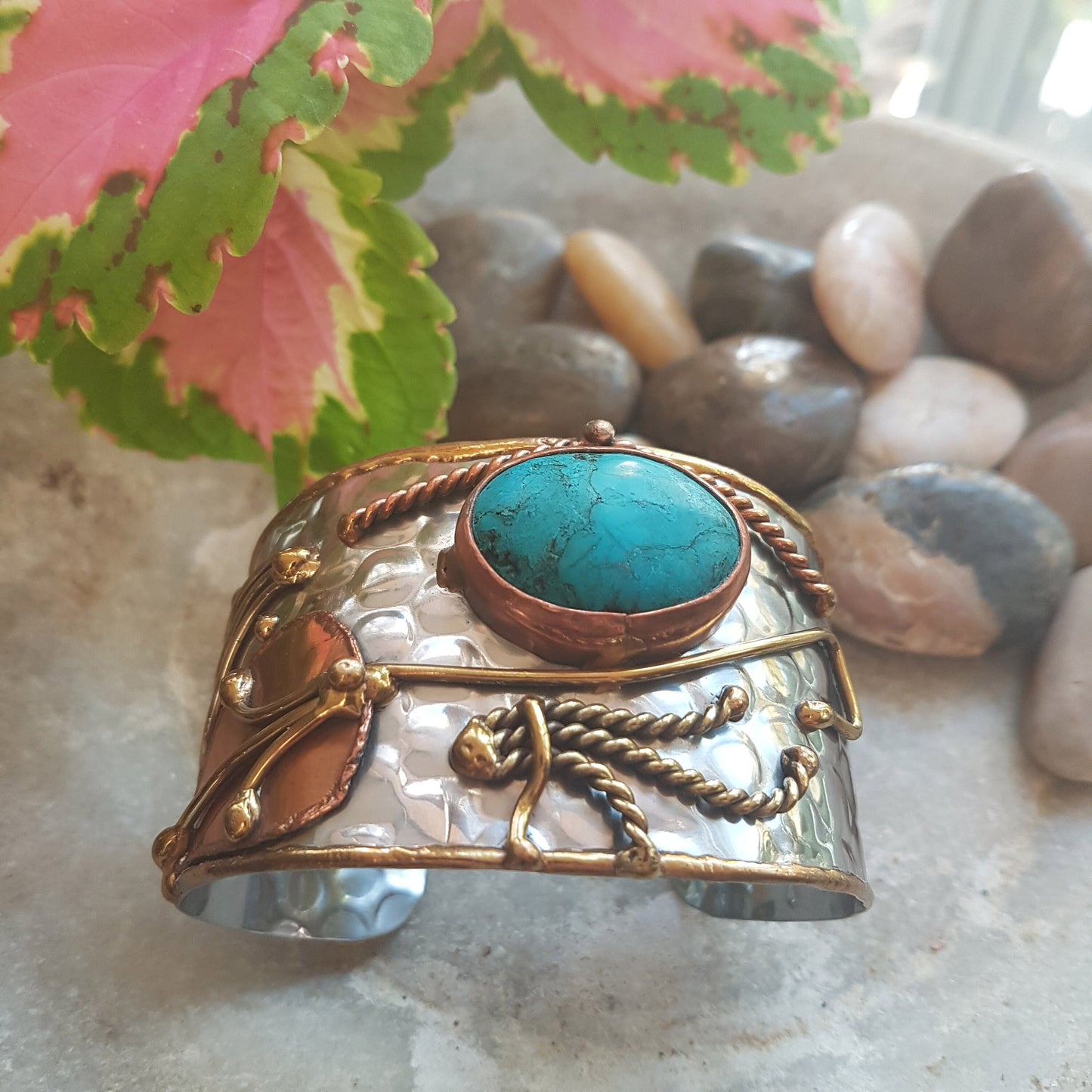 Vintage silver cuff bracelet with a Tibetan turquoise stone. Celtic trimetal medieval handwrought design. Copper & brass on silver metal. - Vintage India Ca