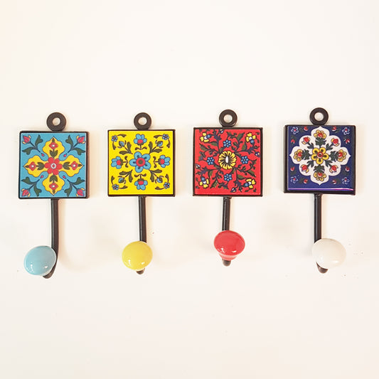 Ensemble de 4 crochets muraux méditerranéens. 2 par 5 pouces.
