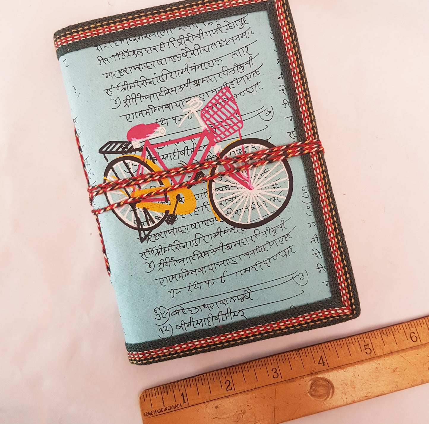 Carnet de croquis à couverture rigide. Relié à la main avec une couverture au motif de vélo bleu ciel. Livre vierge de 5 x 7 pouces pour sac. Cadeau amateur de vélo