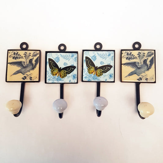 Ensemble de 4 crochets muraux antiques bleu Delft design oiseau et papillon.