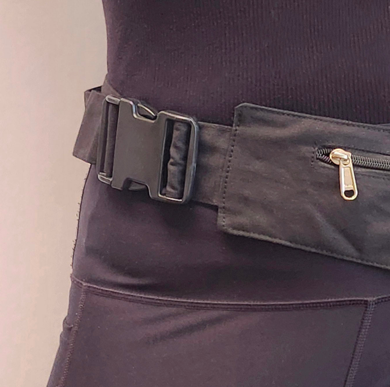 Utility festival belt in black,army green, blue. Unisex travel & shopping money belt.  Adjustable to 48 inches. 6 pockets-4 zip, 2 cargo . Handy coin pouch.