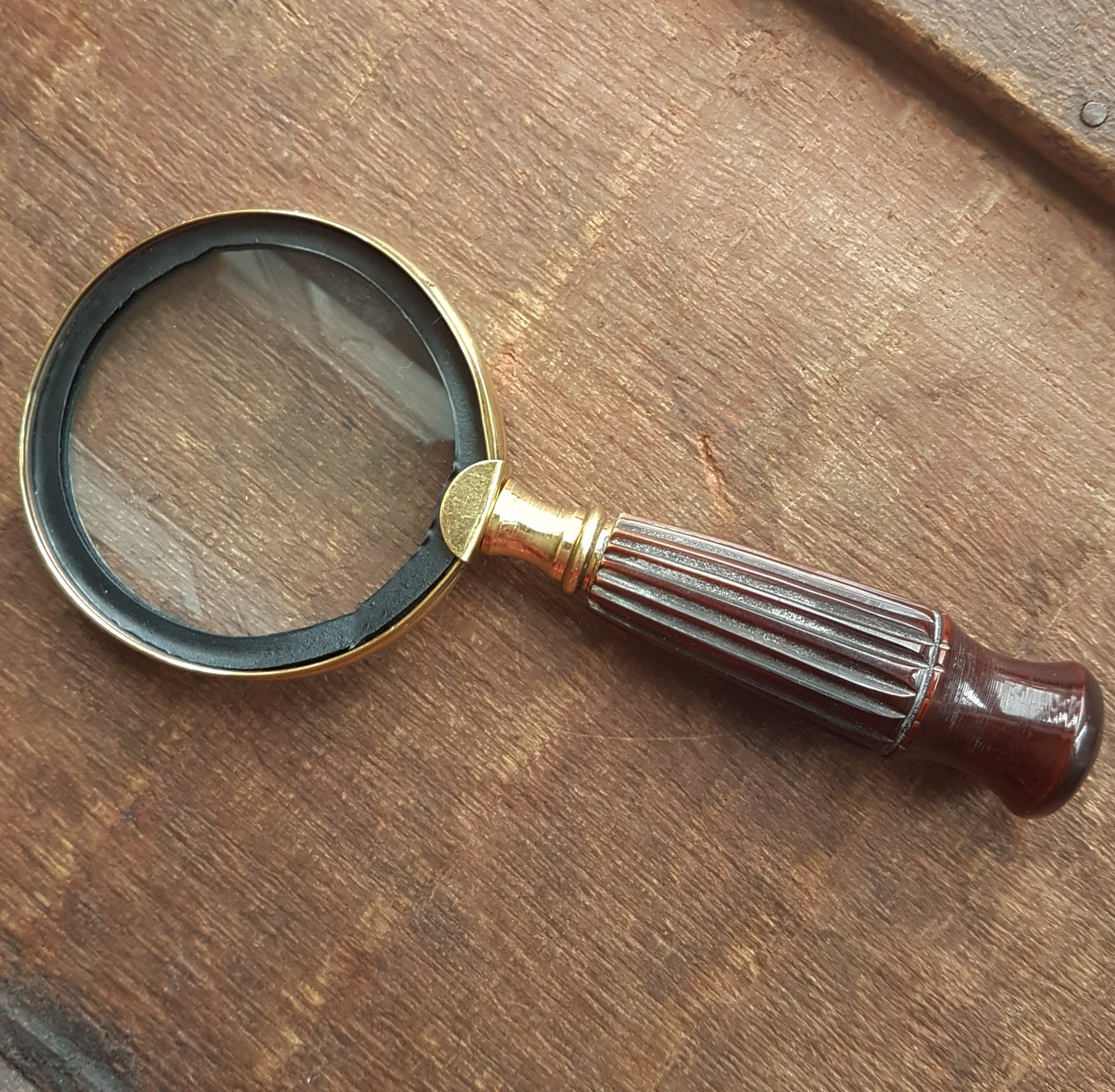 Magnifying Glass Hand Lens Vintage Style Handy 6 inch Household Tool.