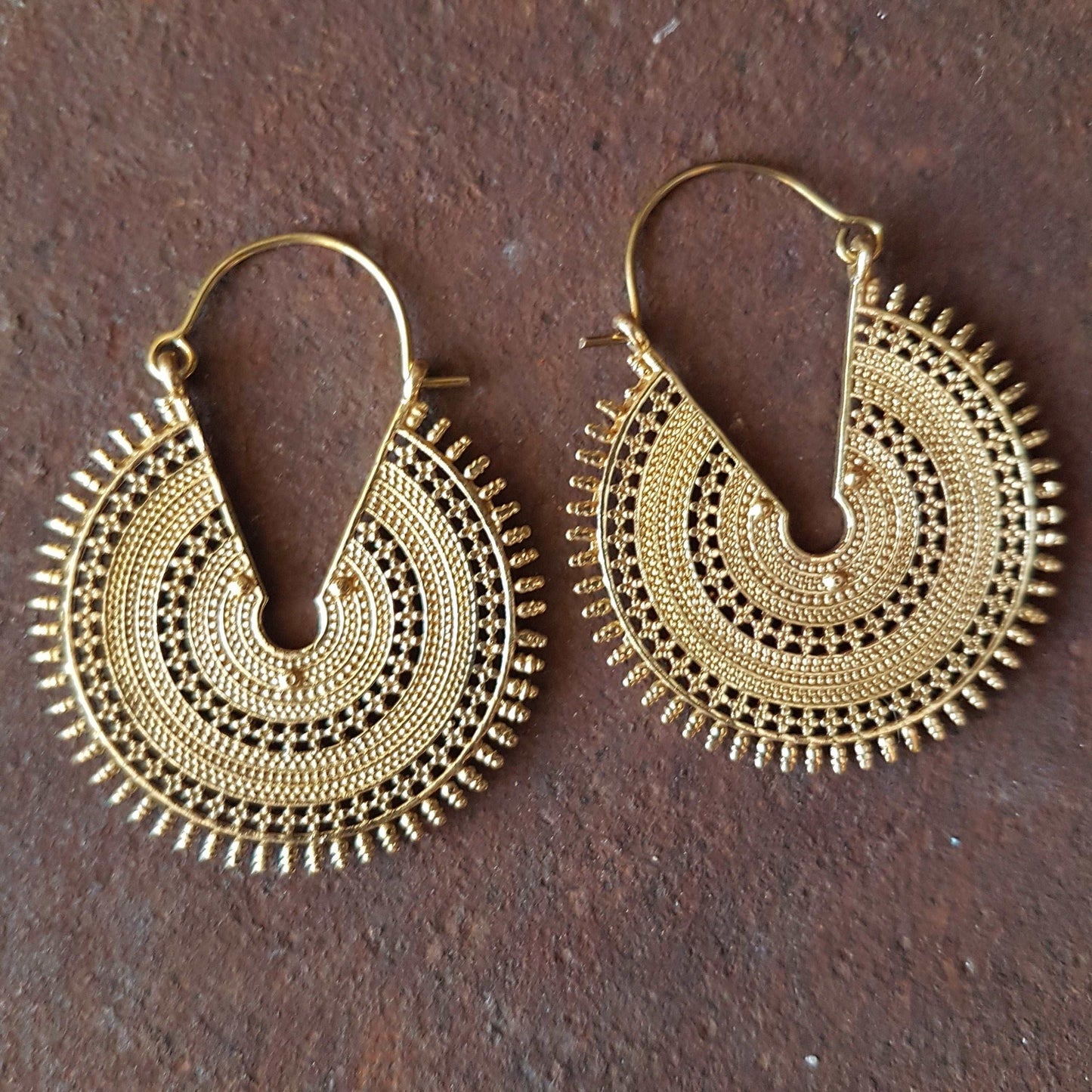 Bronze filigree hanging disc earrings. Solid hoop tribal look earrings with an intricate geometric desgn. Also available in antique silver. - Vintage India Ca