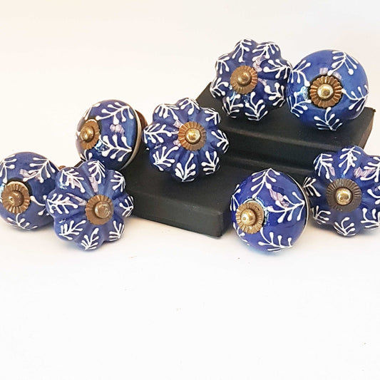 8 piece set of hand painted cabinet knob drawer pulls. 8 Delft cobalt blue & white embosssed knobs. Antique copper finish hardware fittings. - Vintage India Ca