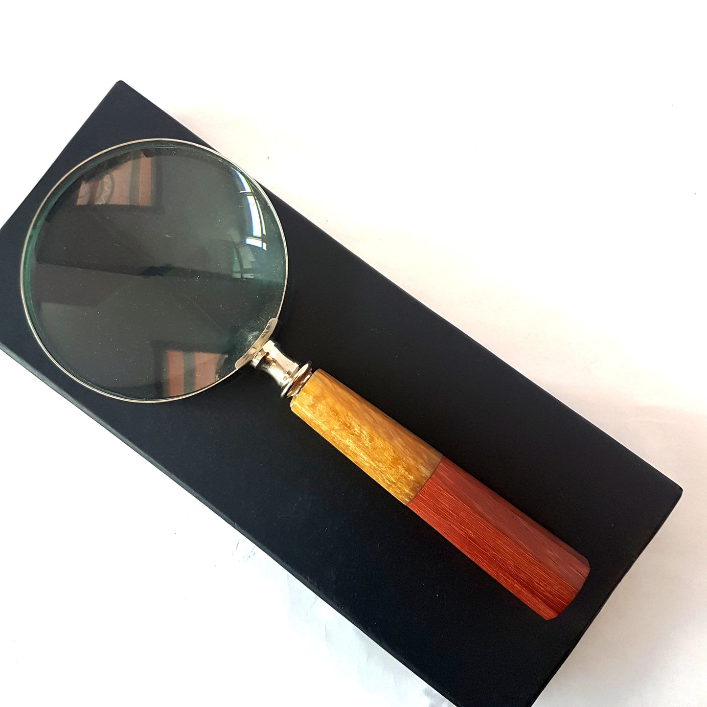 Magnifying glass hand lens in a vintage nautical style 9.5  inches long. 4 inch diameter lens with a marquetry design handle. Gift boxed.