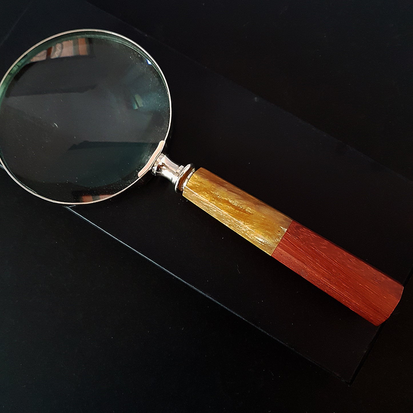 Magnifying glass hand lens in a vintage nautical style 9.5  inches long. 4 inch diameter lens with a marquetry design handle. Gift boxed.