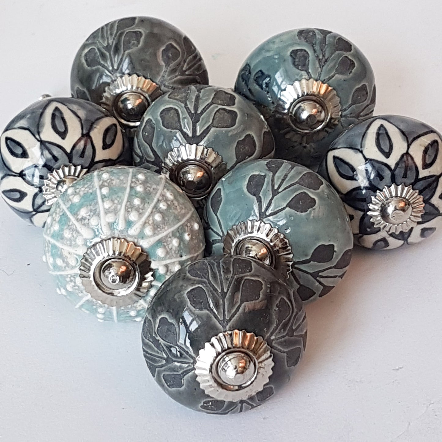 Verdi collection of 8 hand painted designer cupboard drawer knobs in exclusive botanical patterns. Standard 1.5 inch diameter size.