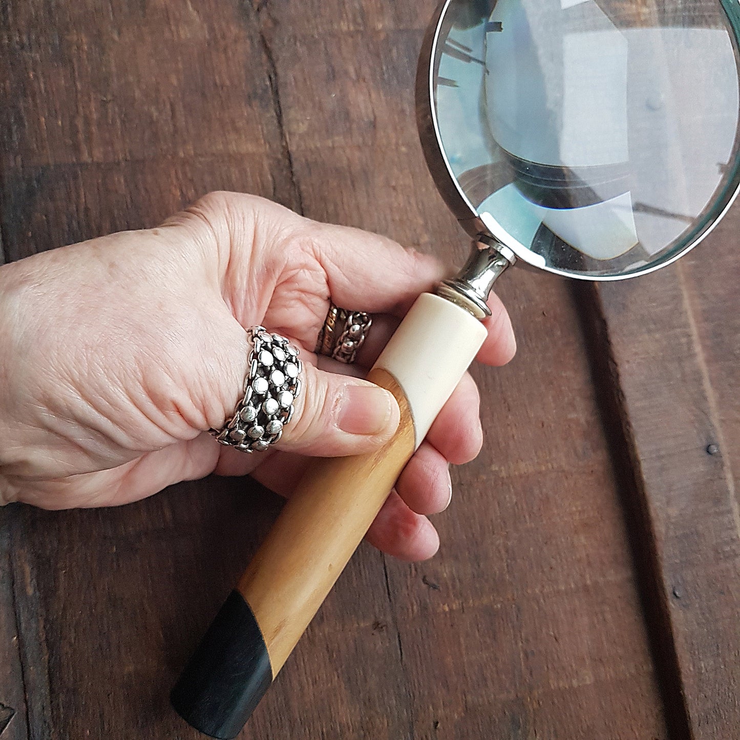 Magnifying glass hand lens in a vintage nautical style 10 inches long. 4 inch diameter lens with a marquetry design handle. Gift boxed.