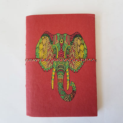 Journal de carnet d’éléphants 5x7 pouces. Journal doublé à couverture rigide relié à la main rouge avec un motif d'éléphant psychédélique coloré. Livraison gratuite CA et USA.