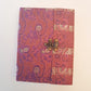 journal de carnet de croquis en tissu vintage 5 par 7 pouces. Livre vierge unique en son genre avec des pages en papier artisanal. Fermeture à serrure en métal bronze d'aspect médiéval.