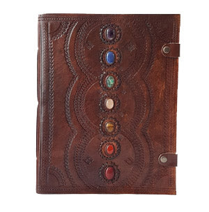 Grimoire XL 7 Chakra relié en cuir. Couverture incrustée de 7 pierres semi-précieuses. 10,5x13 pouces. Carnet de croquis d'artiste, livre d'or, album de mariage.