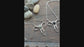 Pendentif en bois celtique en argent avec une grosse pierre labradorite. Symbole spirituel du royaume forestier. Bijoux ésotériques, métaphysiques, New Age.
