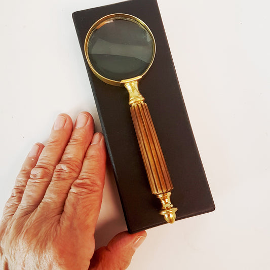 Vintage magnifying glass hand lens in antique brass wood look design. Old world charm. Read small print easily, use for home & hobby. - Vintage India Ca
