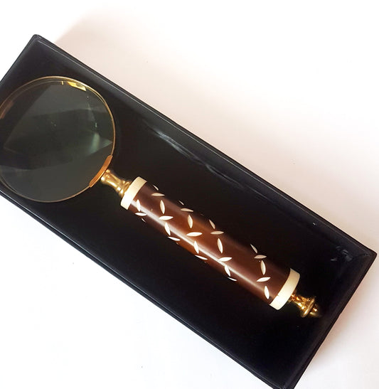 Vintage magnifying glass hand lens in antique brass design. Old world charm. Read small print easily, use for home & hobby. Photos stamps. - Vintage India Ca
