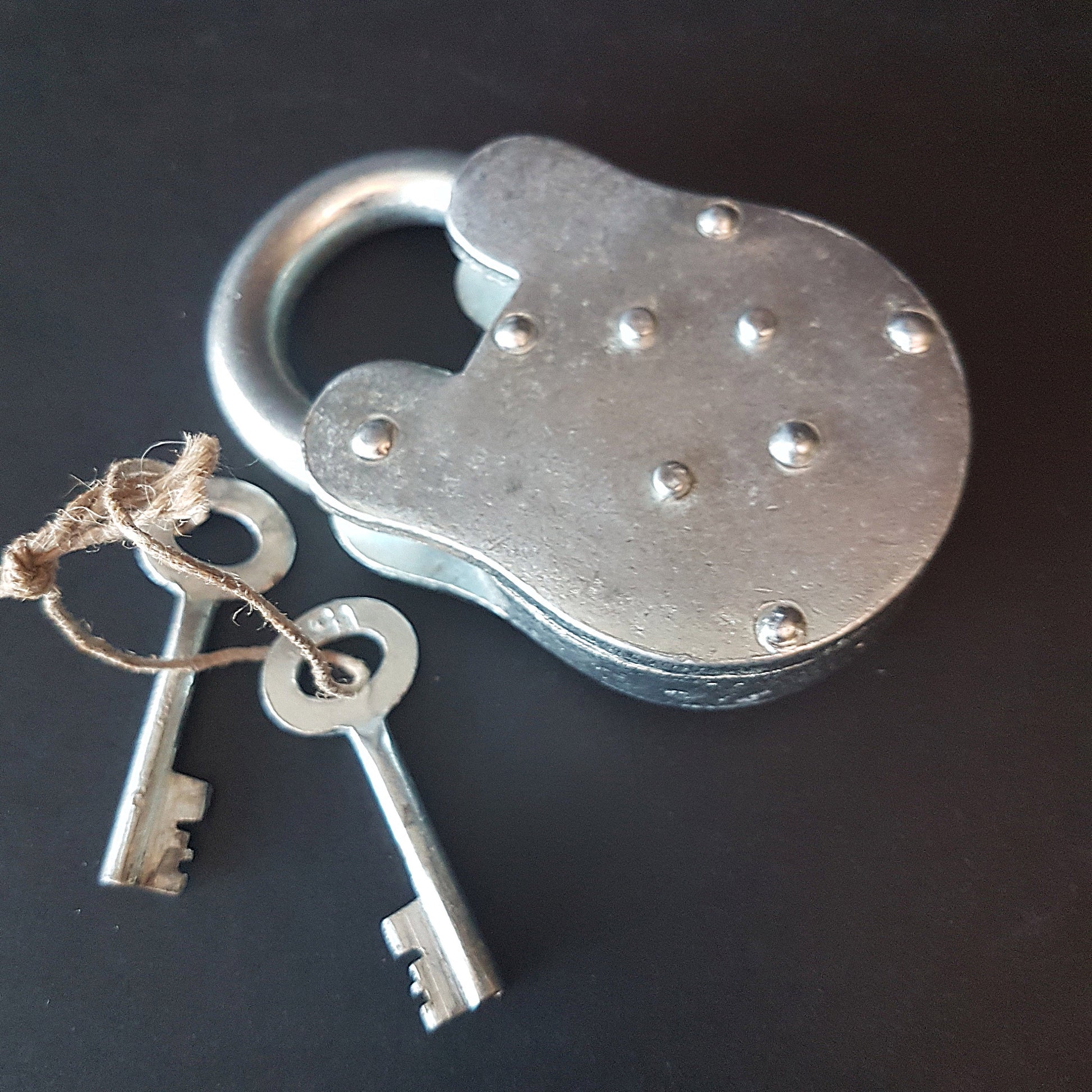 Heavy steel padlock 4.5 x 2.5 inches with 2 keys. Vintage silver polished finish. Antique nautical design. Multi purpose locking device. - Vintage India Ca