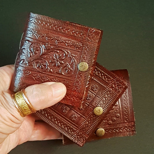 Set of 3 mini leather jotter booklets for purse and bag. Mini blank notebook set of 3 pieces with handy snap closure. To do list, doodler. - Vintage India Ca