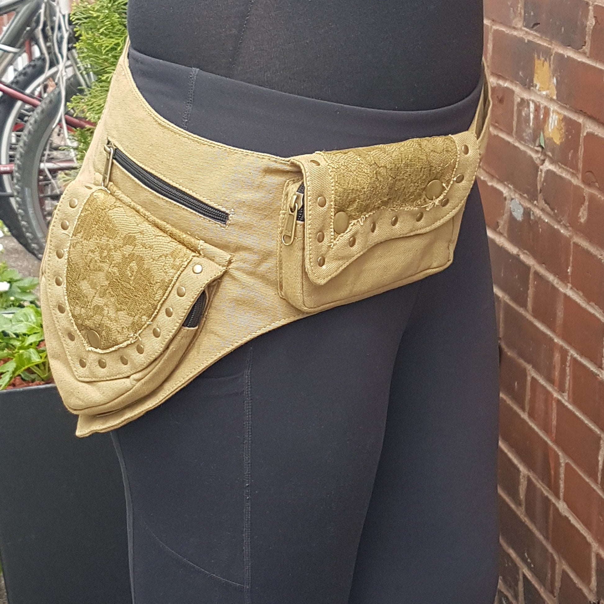 Utility belt with 5 pockets. Festival bum bag with a gender neutral design. Adjustable to 48 inches. Fanny pack money belt for travel & fun. - Vintage India Ca