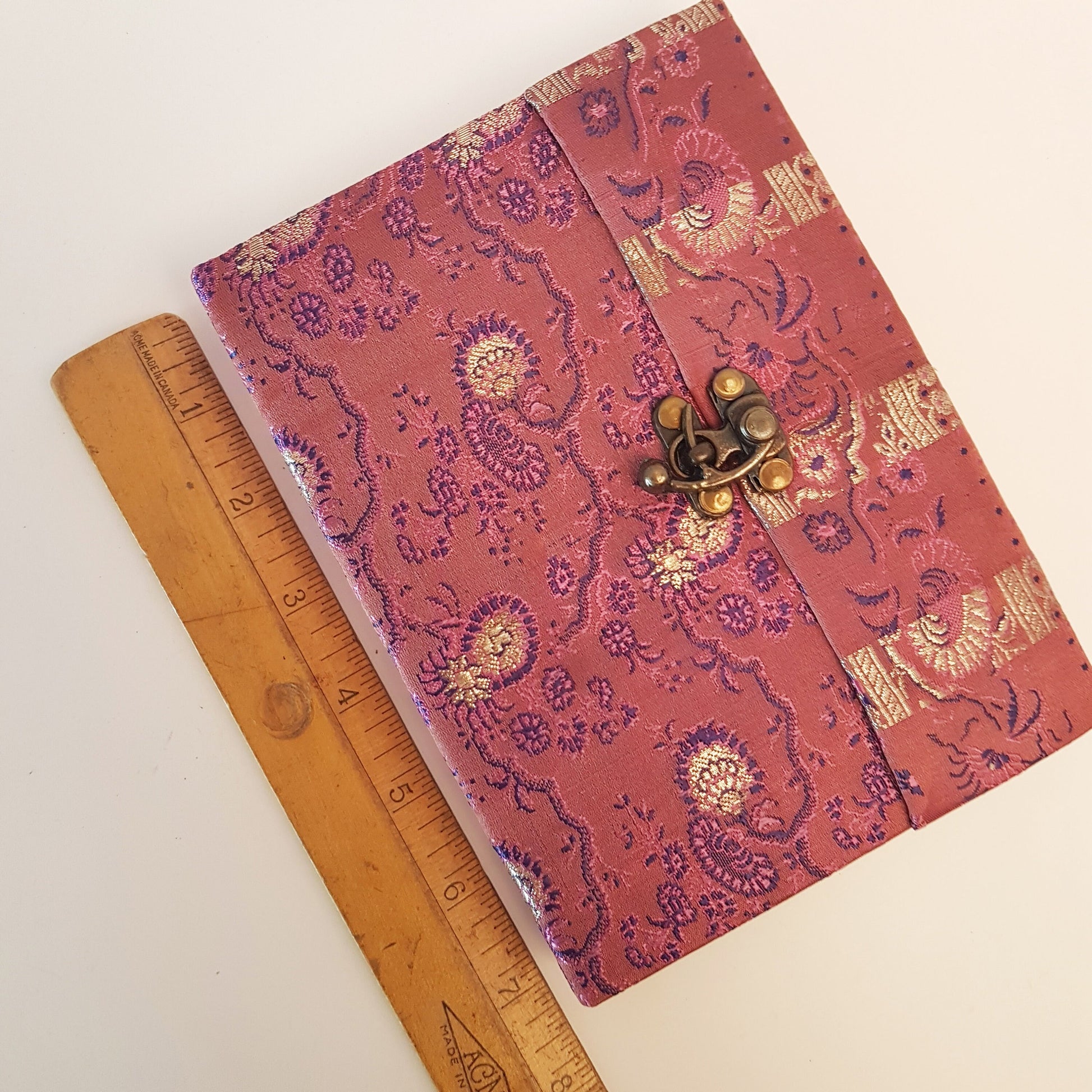 Vintage fabric sketchbook journal 5 by 7 inches. One of a kind blank book with artisan paper pages. Medieval look bronze metal lock closure. - Vintage India Ca