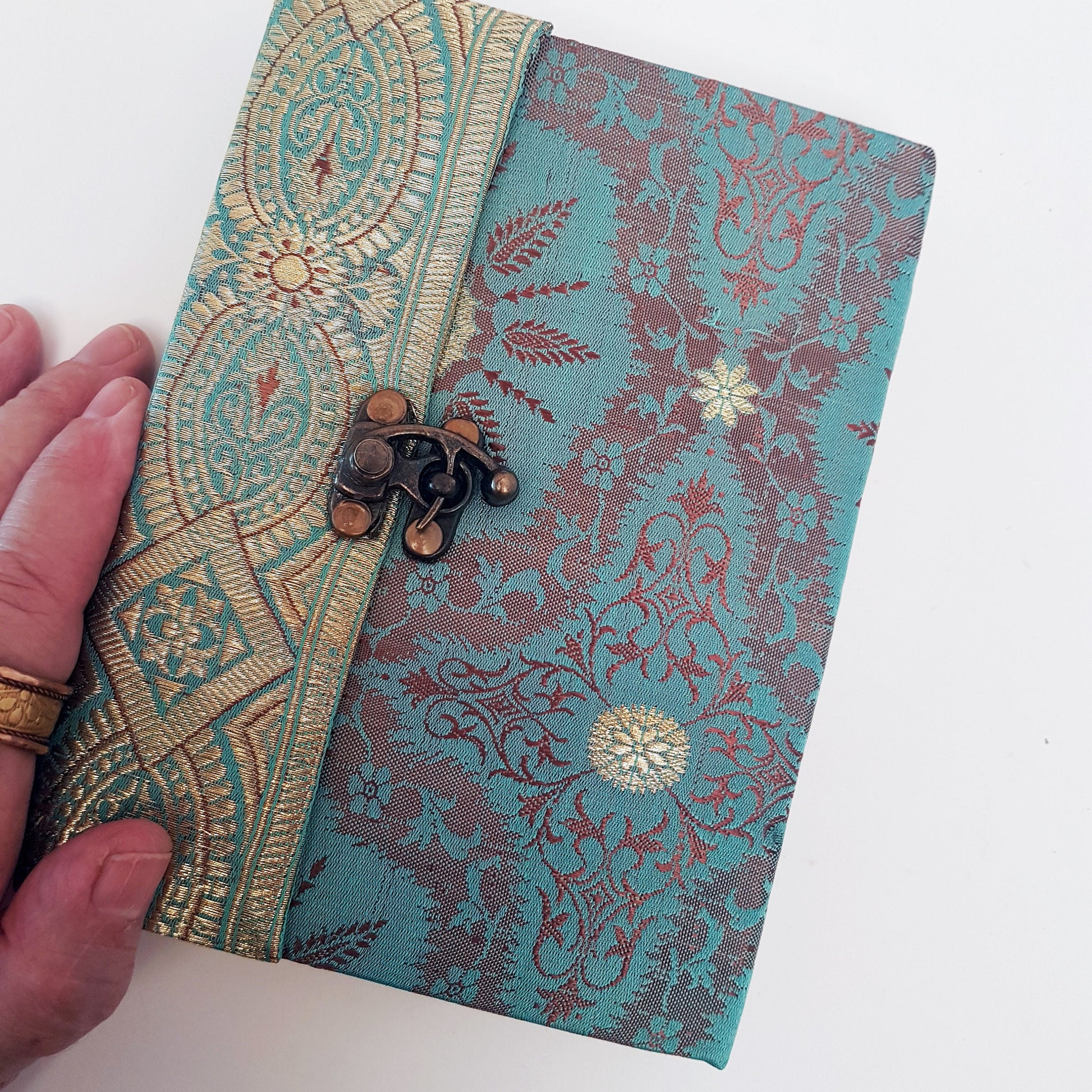 Vintage fabric sketchbook journal 5 by 7 inches. One of a kind blank book with artisan paper pages. Medieval look bronze metal lock closure. - Vintage India Ca
