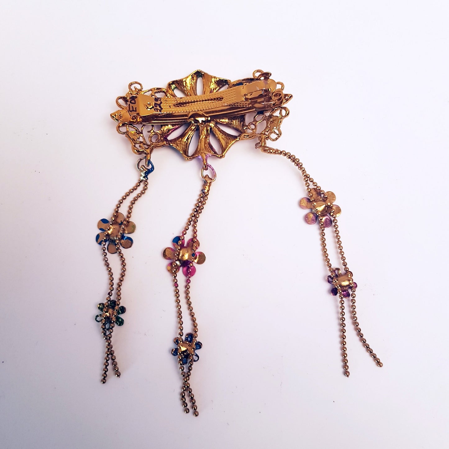 Barrette à cheveux vintage dans un motif floral médiéval. Bijoux de cheveux avec strass dans des tons doux de rose et de bleu. Détails en métal doré.
