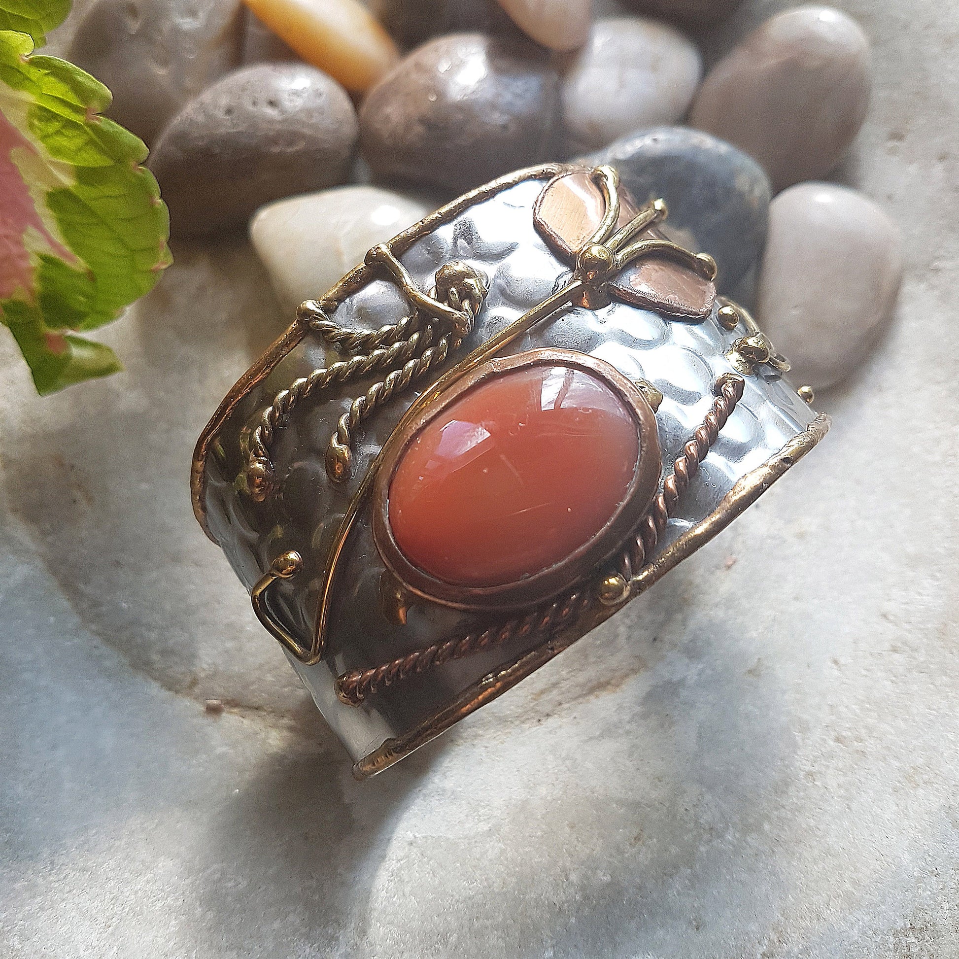 Vintage silver cuff bracelet with a large oval carnelian stone. Celtic trimetal medieval handwrought design. Copper & brass on silver metal. - Vintage India Ca