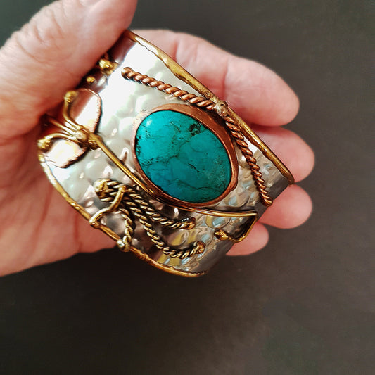 Vintage silver cuff bracelet with a Tibetan turquoise stone. Celtic trimetal medieval handwrought design. Copper & brass on silver metal. - Vintage India Ca